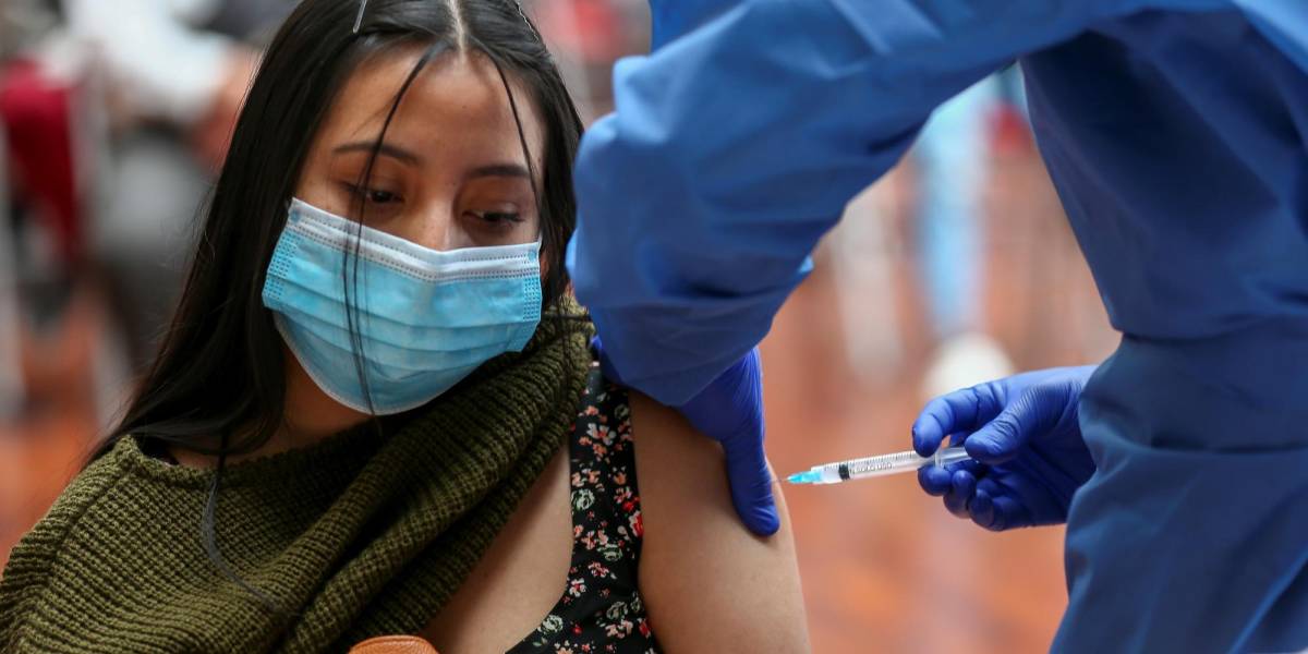 Más de 5 millones de personas están completamente inmunizadas en Ecuador; se reduce la ocupación hospitalaria