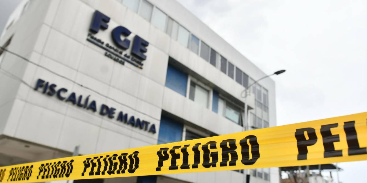Sujetos dispararon contra el edificio de la Fiscalía en Manta