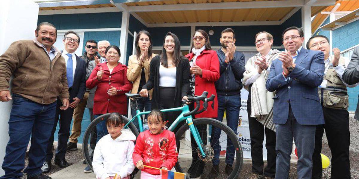 Gobierno entregó una vivienda a la ciclista Myriam Núñez