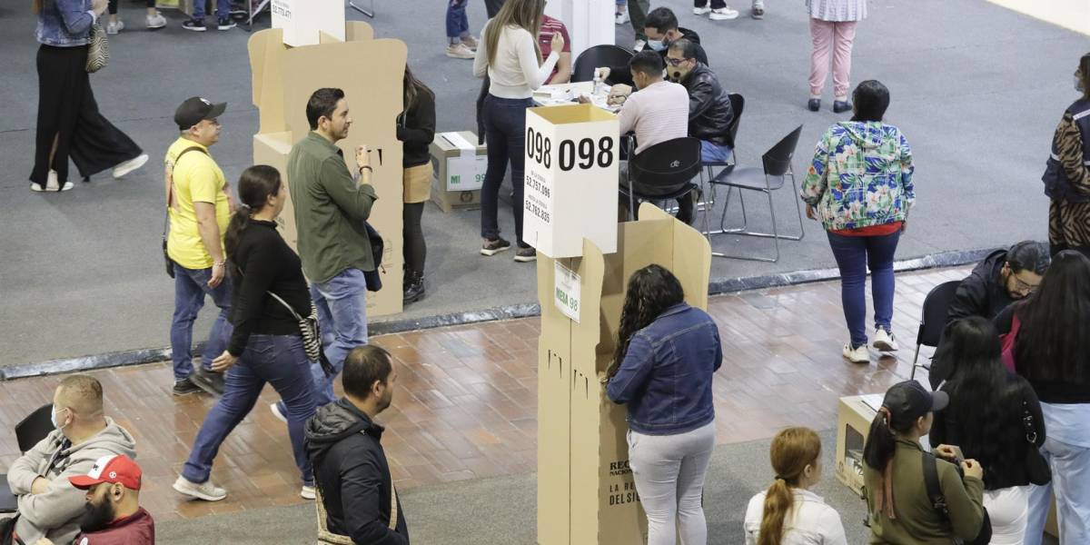 Sin grandes incidentes avanza segunda vuelta de las elecciones colombianas