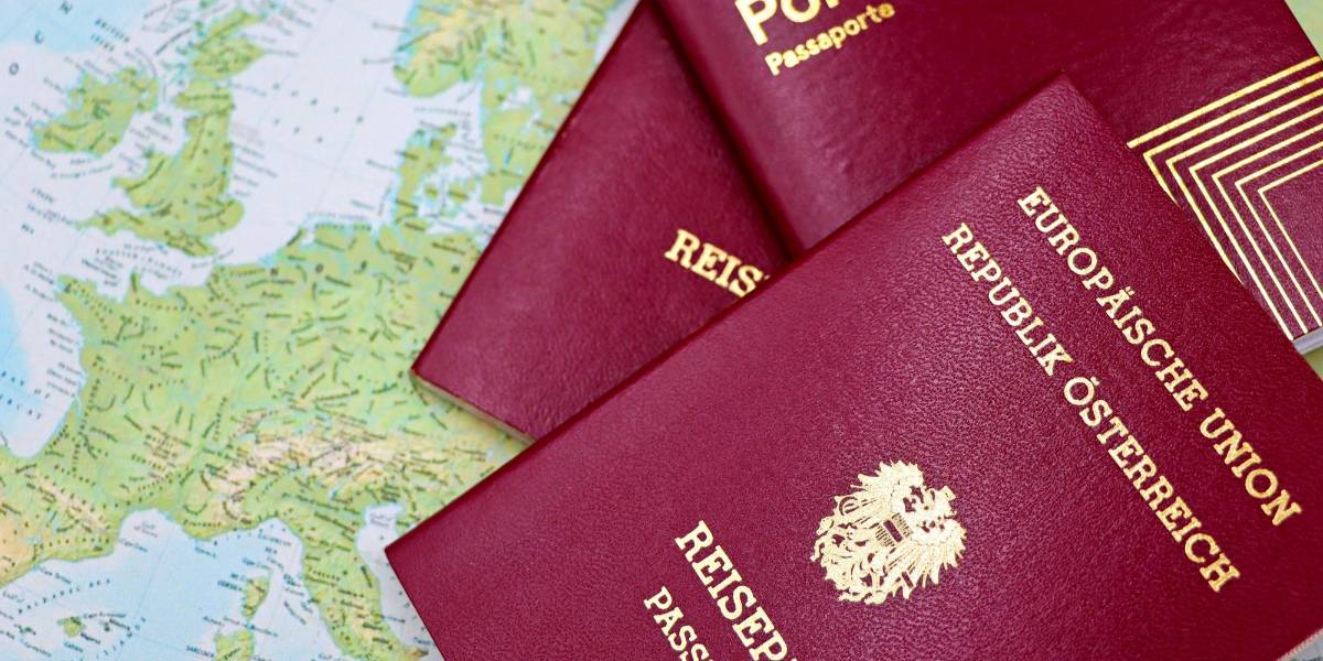 Francia: condenan a ecuatoriana que lideraba red de documentos falsos para migrantes