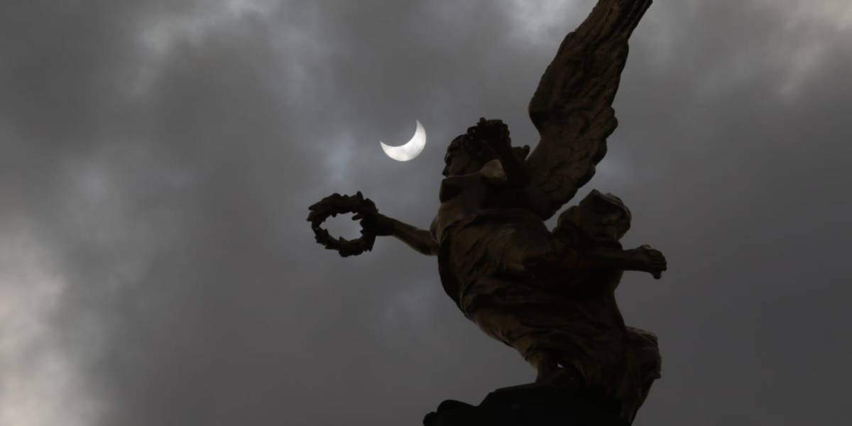El eclipse lunar inicio su recorrido por el norte del continente americano