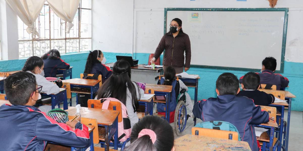 Volcán Cotopaxi: Ministerio de Educación mantiene clases presenciales