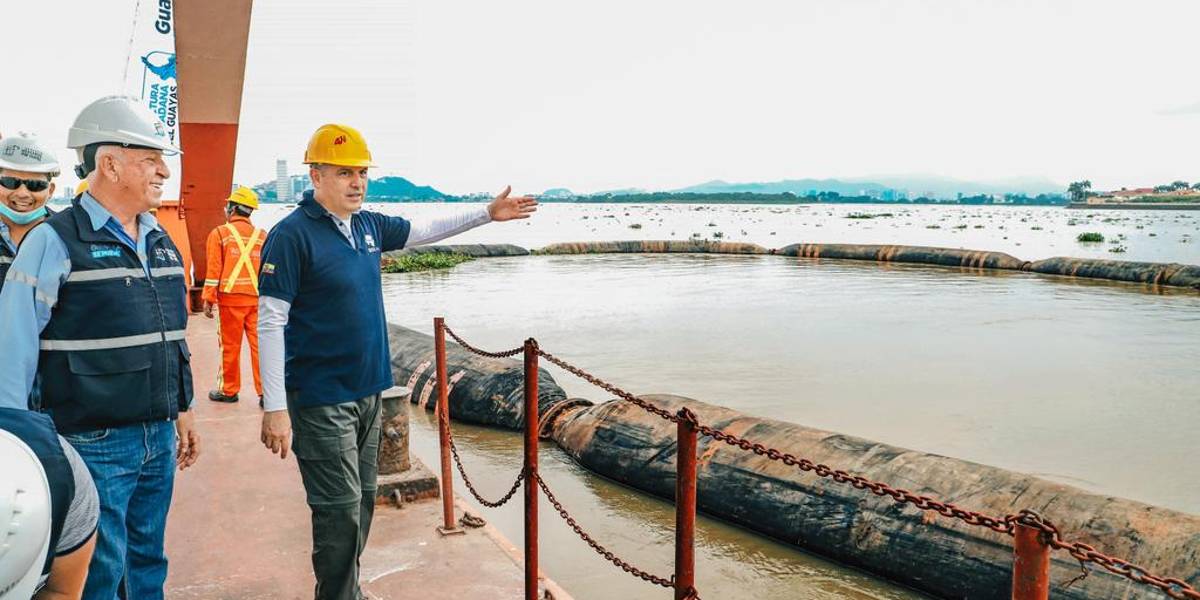 Con ocho meses de retraso, ya se inició el dragado del río Guayas