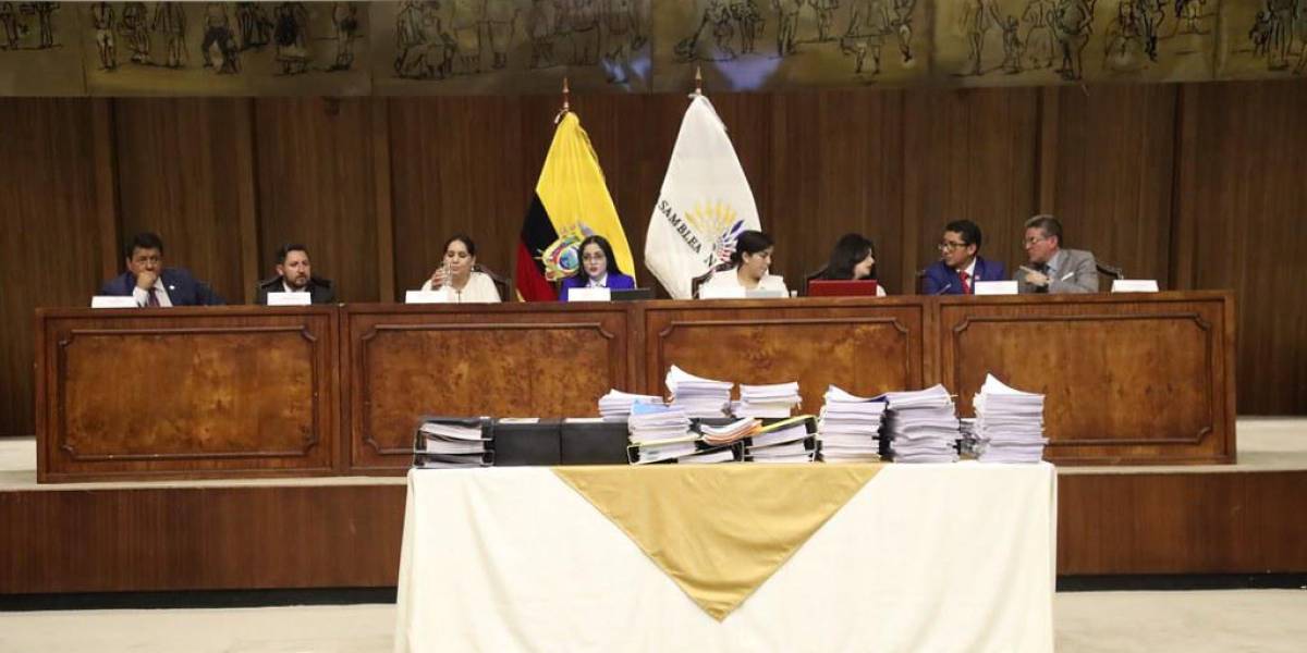 ¿Guillermo Lasso va a juicio político?: este es el trámite luego de aprobado el informe de la comisión