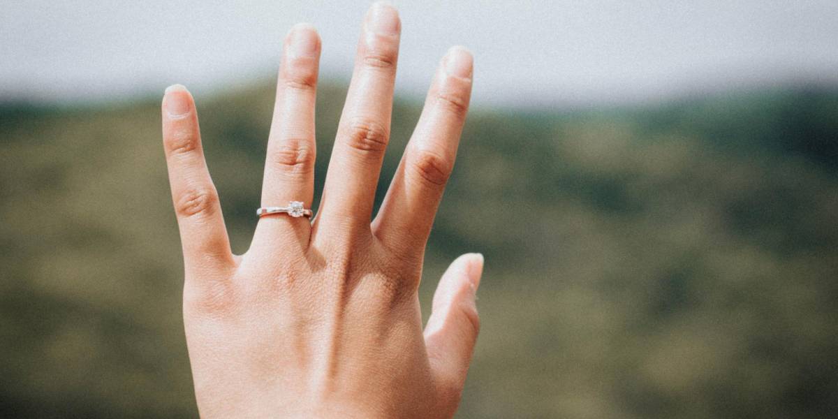 ¿Por qué el anillo de matrimonio va en el dedo anular?