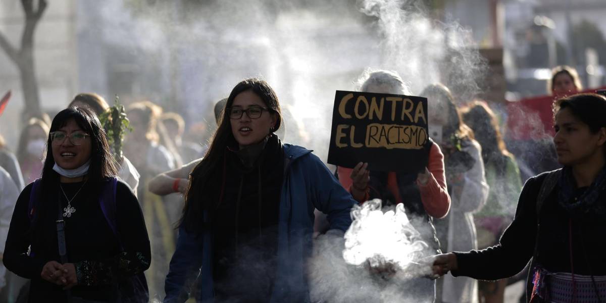 Grupos feministas y LGBTI marcharon contra el racismo en Quito