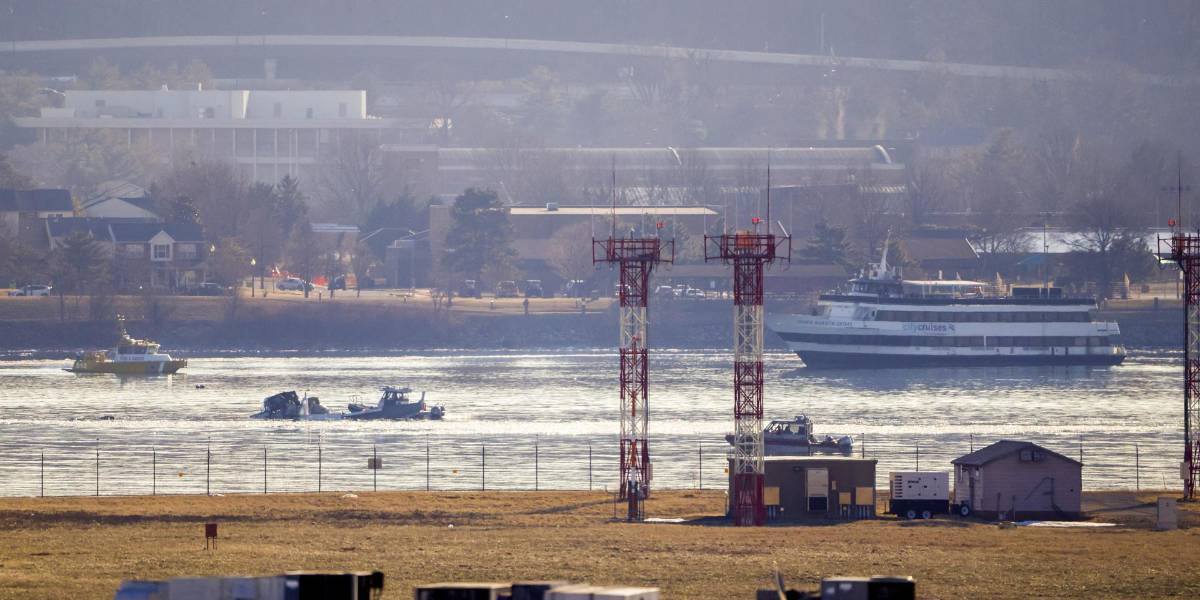 Se filtra supuesto audio de la torre de control en el momento del accidente aéreo en Washington