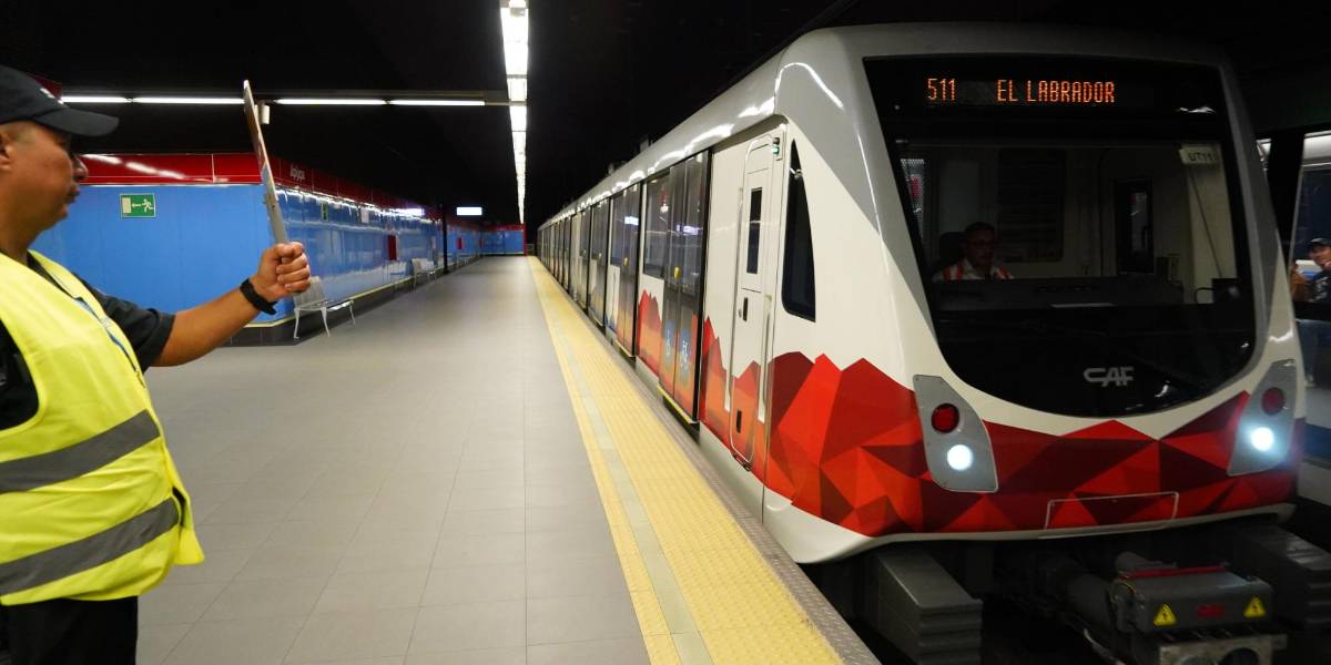 La Policía tomó procedimiento ante una maleta olvidada en el Metro de Quito