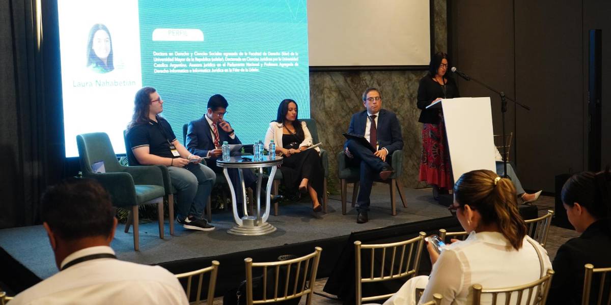 La UEES reúne voces clave para debatir sobre Inteligencia Artificial, Derecho y Ética en Ecuador