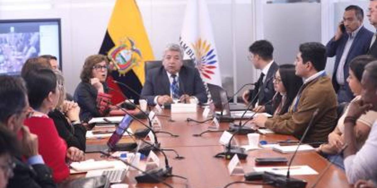 El Ministerio de Economía propone en la Asamblea que beneficios del sector público se ajusten a recursos disponibles