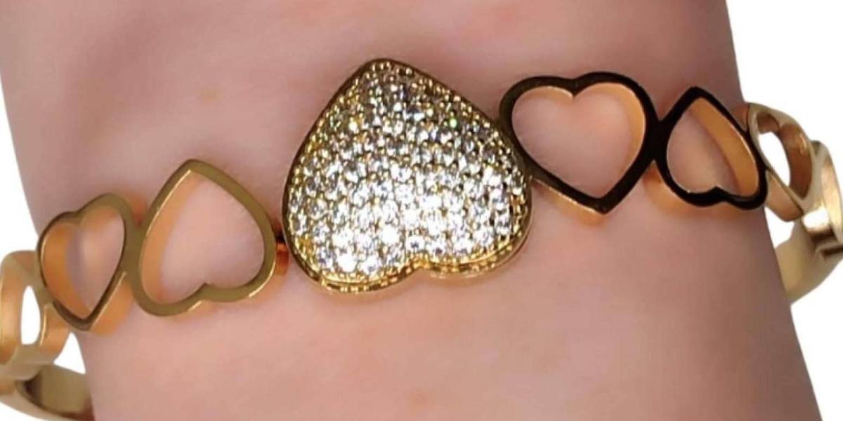 Los brazaletes que dominarán la moda en el verano 2025: diseños, colores y tendencias clave