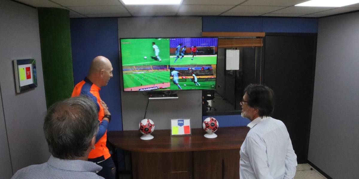 Los directivos de la Universidad Católica se reunieron con Néstor Pitana por las polémicas arbitrales