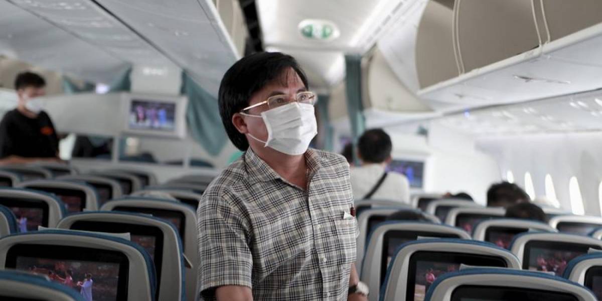 Los CDC de Estados Unidos recomiendan seguir usando mascarillas en aviones y trenes