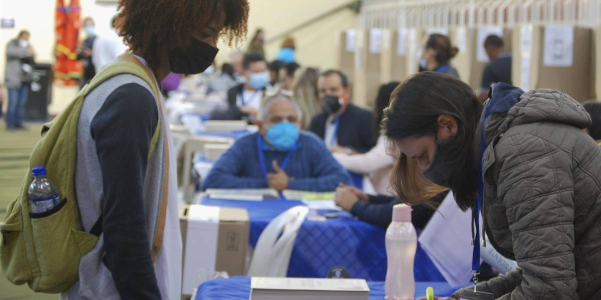 En Ecuador hay unos 400.000 colombianos, pero menos del 10% está registrado para votar