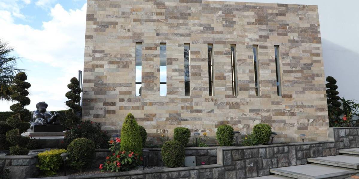 Estos son algunos de los bienes incautados a Comandos de la Frontera, disidentes de las FARC en Ecuador