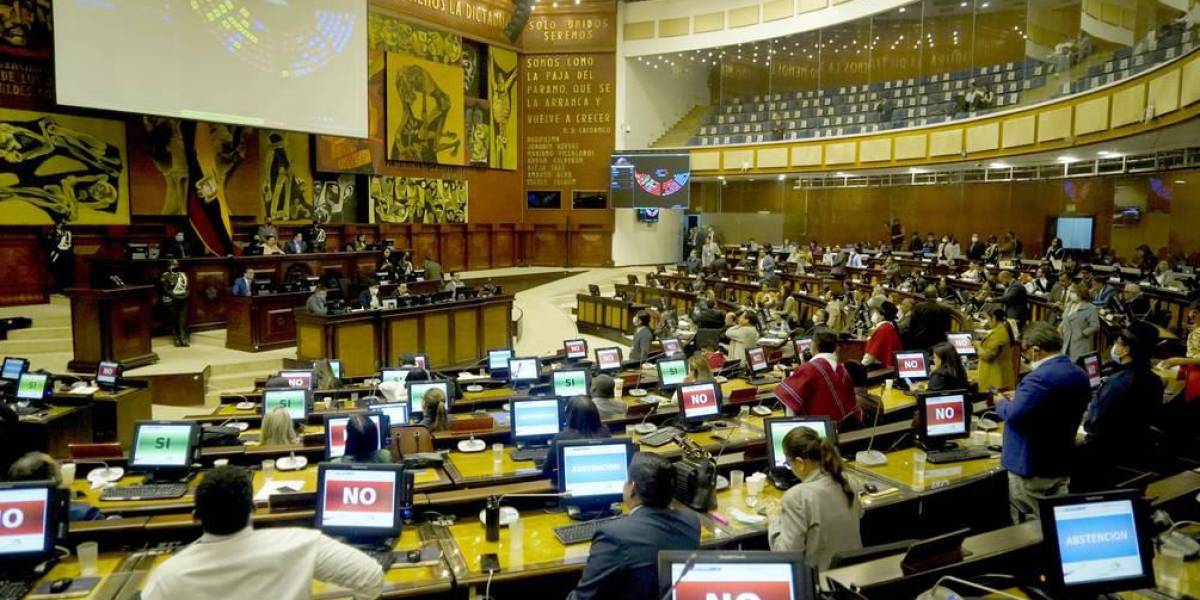 El correísmo impone en la Asamblea reformas a la Ley de Comunicación; el Ejecutivo la rechaza
