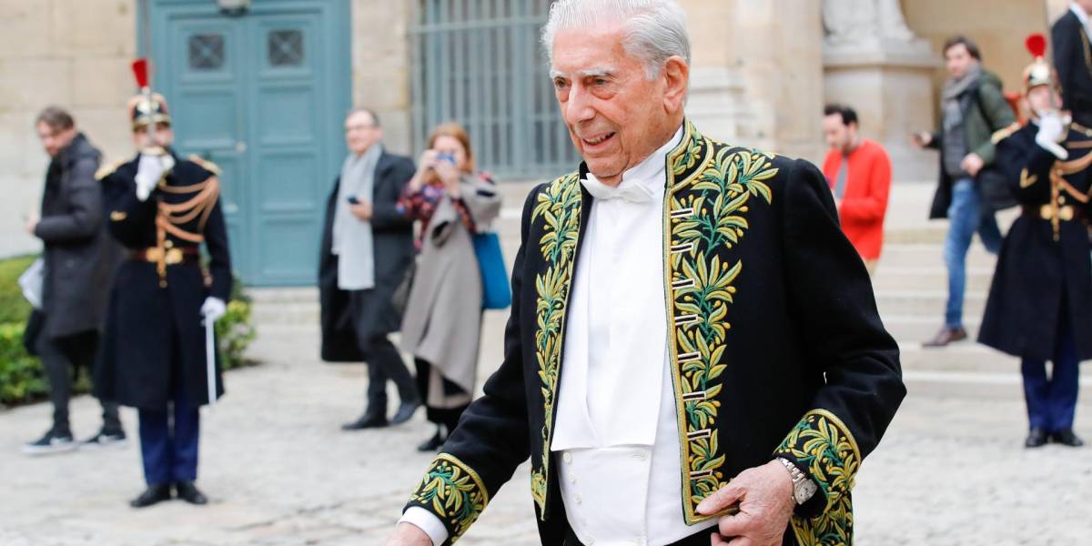 Vargas Llosa accede a la Academia Francesa con un alegato por la novela libre