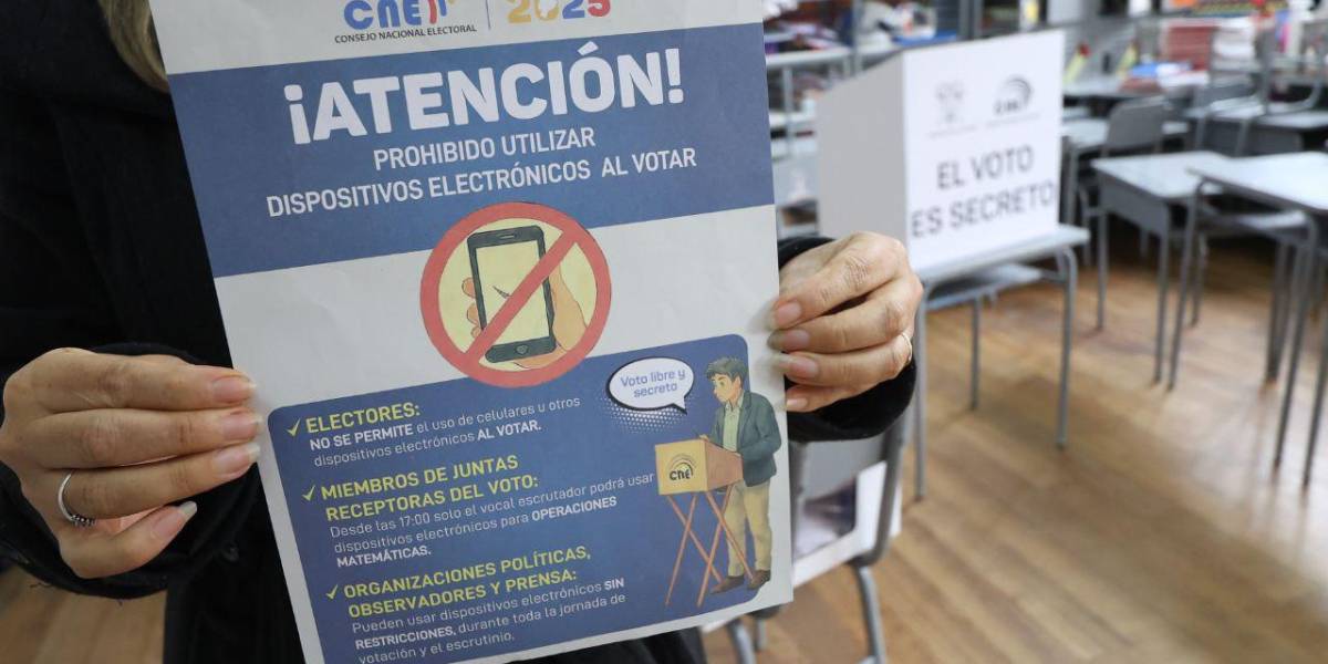 Segunda vuelta 2025: 929 personas fueron notificadas por tomar foto a su papeleta, indicó el CNE