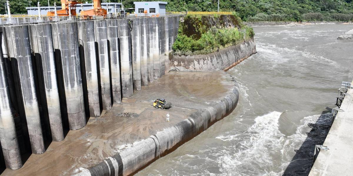 Coca Codo Sinclair y otras dos hidroeléctricas salen de operación tras fuertes lluvias en la Amazonía