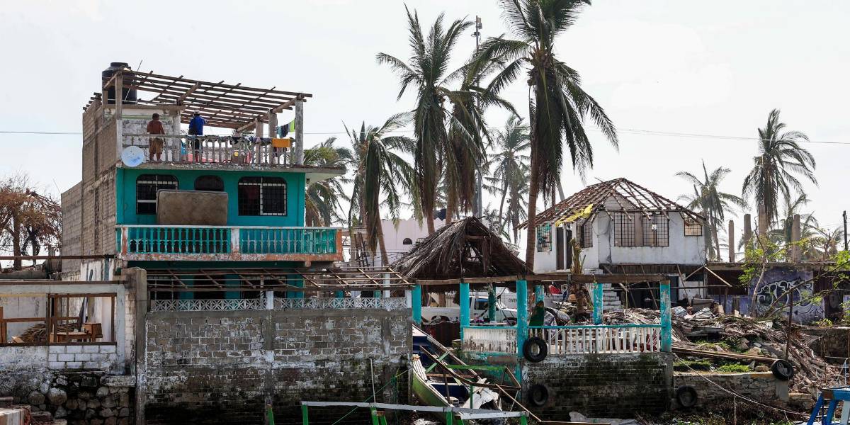 México eleva a 48 la cifra de muertos por el huracán Otis