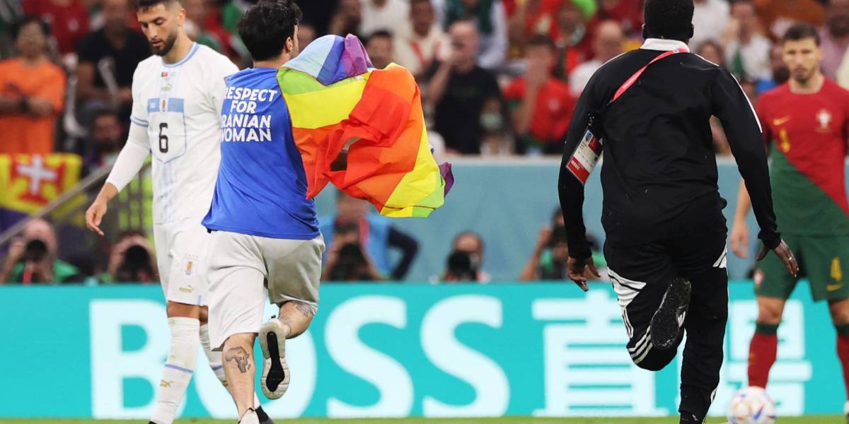 Liberado sin consecuencias el hombre que entró con una bandera arcoíris en un partido del Mundial Qatar 2022