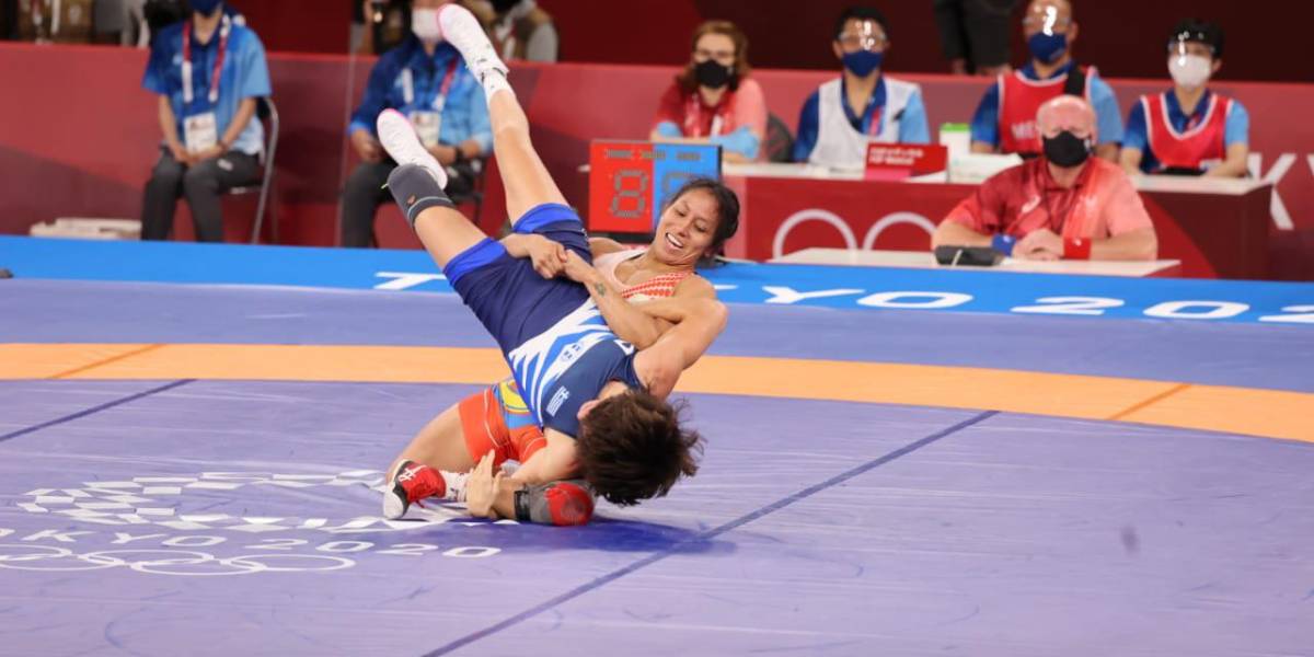 La ecuatoriana Luisa Valverde, avanza a los cuartos de final en lucha libre 53kg