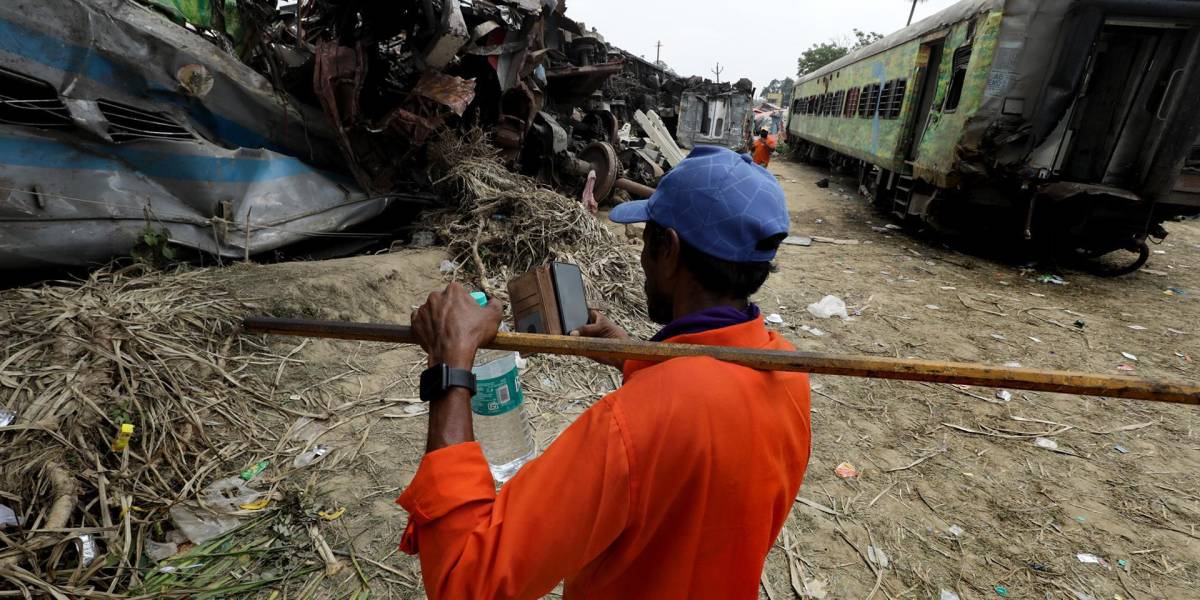 India: autoridades dan un primer balance de la posible causa del choque de trenes