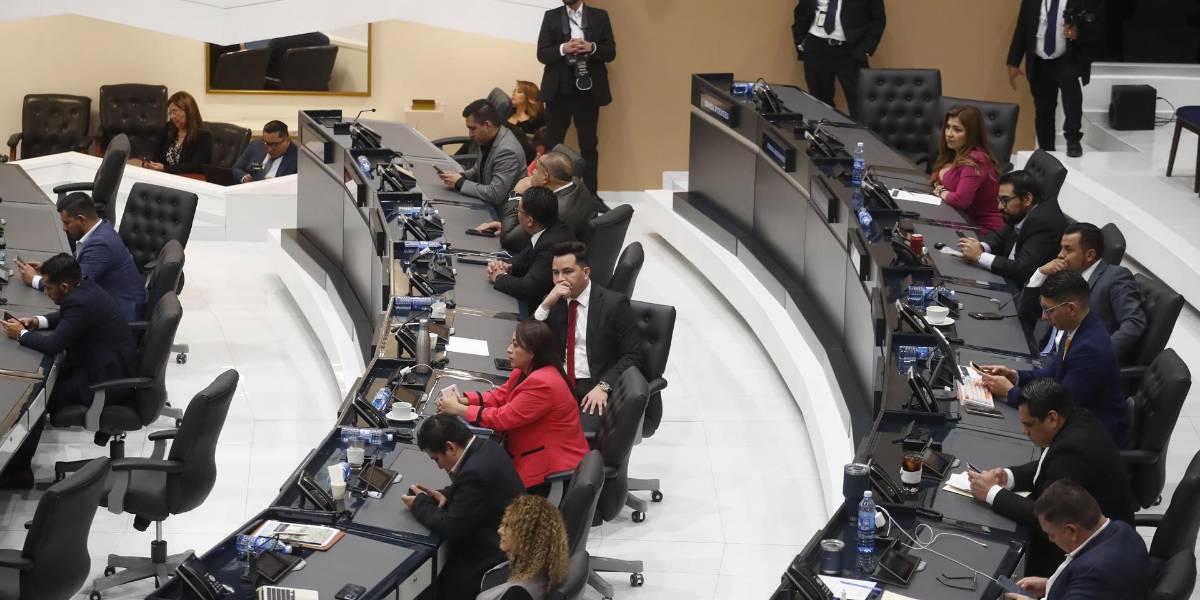 El oficialismo en El Salvador propone reforma para reelección presidencial indefinida