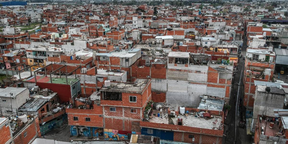 Banco Mundial dice que COVID-19 ha empujado a 100 millones a pobreza extrema