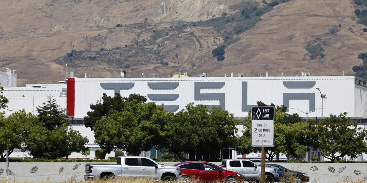 EE. UU.: Demandan a Tesla por la muerte de dos jóvenes atrapados en una Cybertruck tras un choque