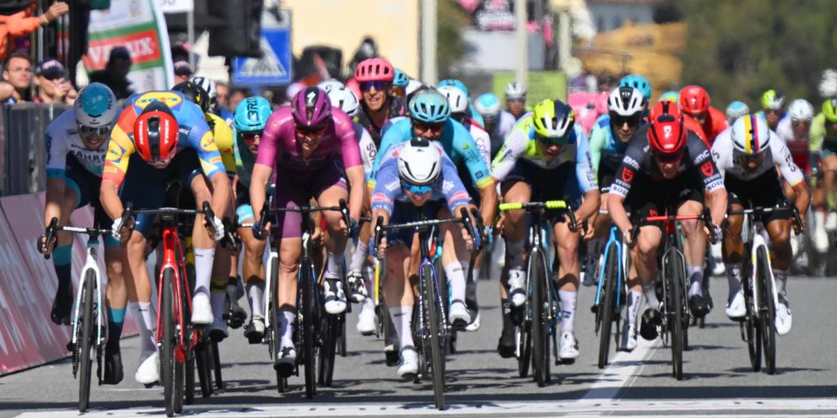 Jonathan Milan gana la cuarta etapa del Giro de Italia, Pogacar sigue de rosa