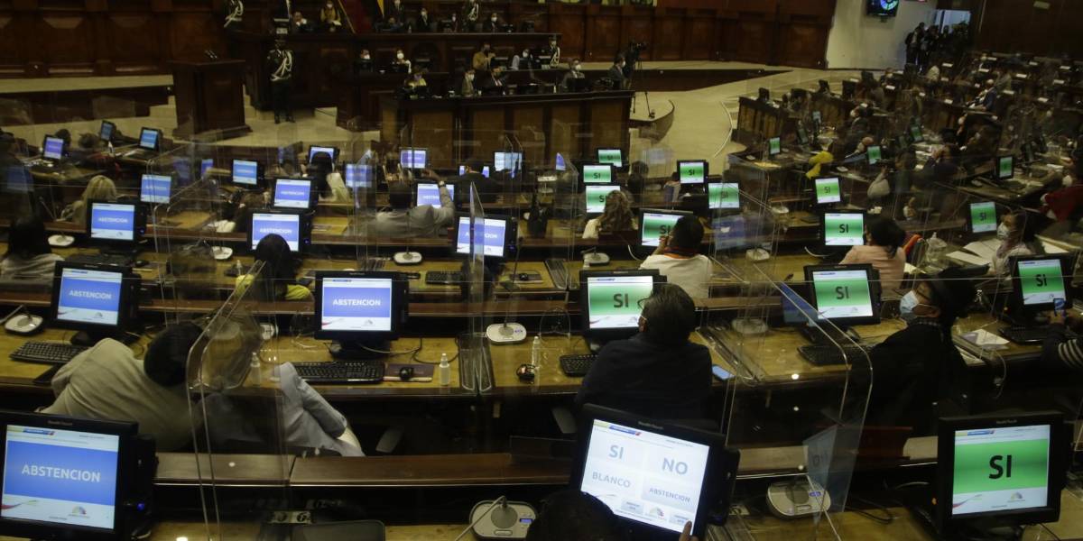 Comisión de Fiscalización busca alternativas para que dos juicios políticos no caigan en archivo