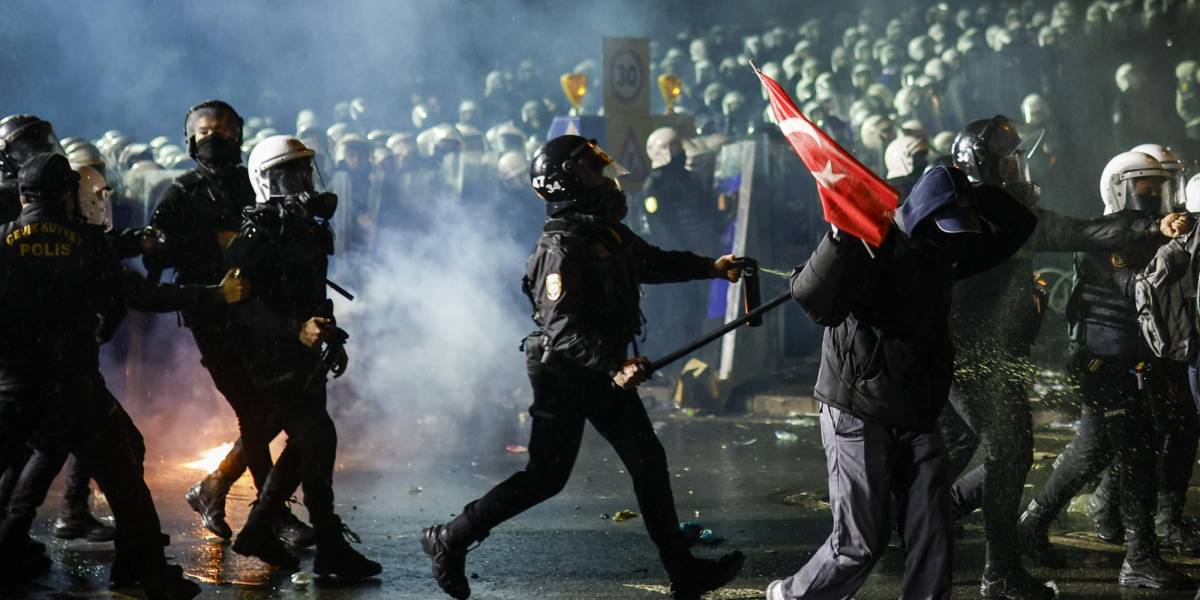 Más de mil detenidos en Turquía en las protestas contra la detención del rival de Erdogan