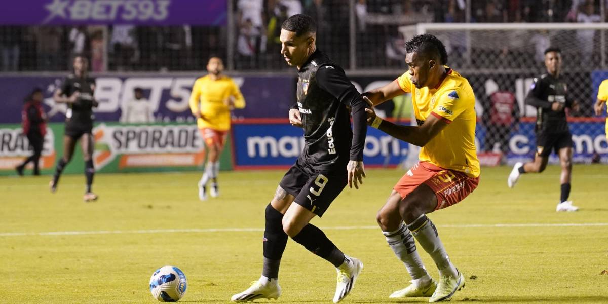 Aucas y Liga de Quito dividen honores en un partido lleno de imprecisiones en las áreas