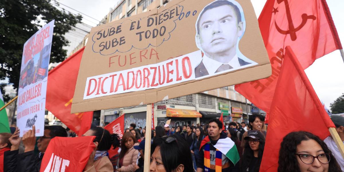 Los políticos están agotados, la política, no...