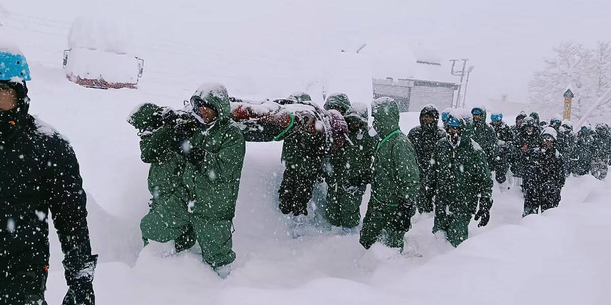 54 trabajadores desaparecieron tras una avalancha en el Himalaya