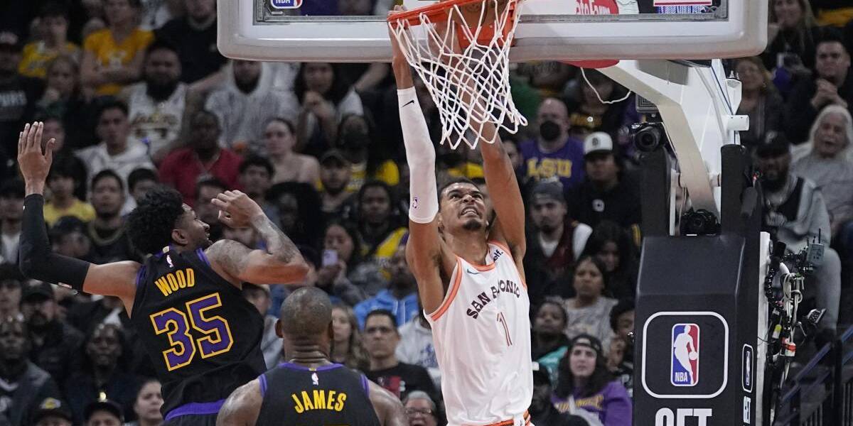 Los Spurs cortan su racha de 18 derrotas en el primer duelo Wembanyama-LeBron