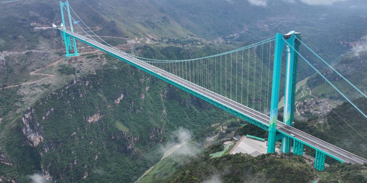 El puente más alto del mundo se inaugura en China