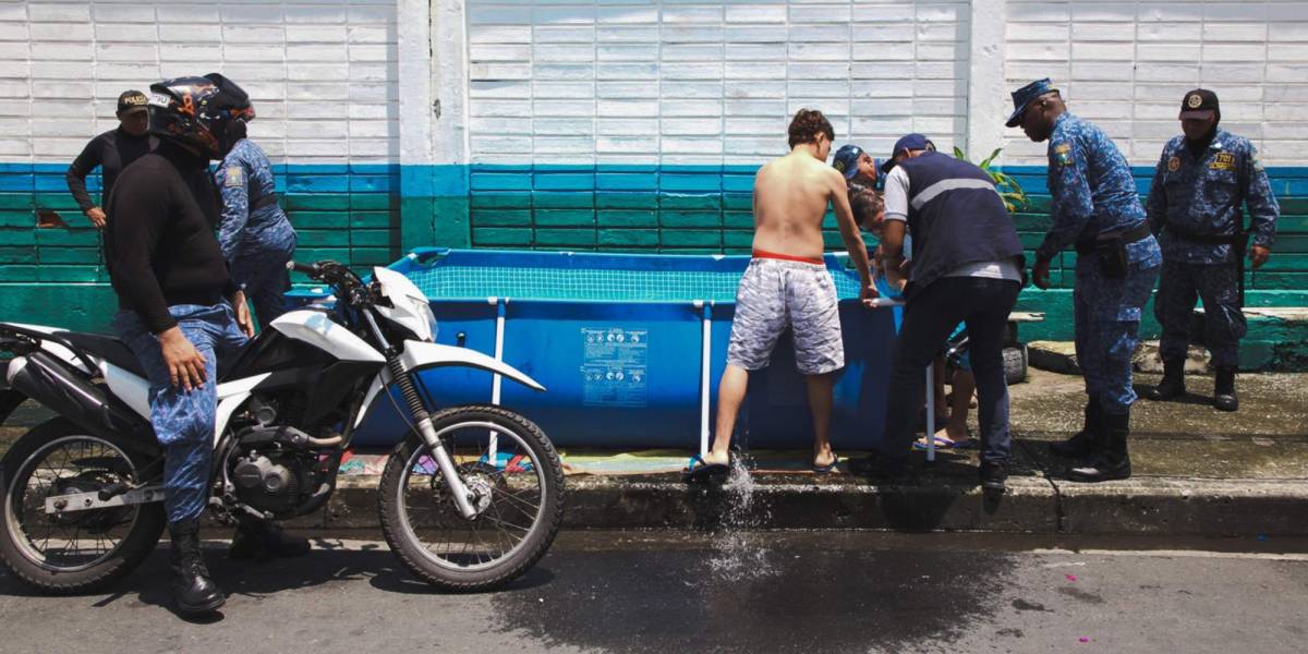 El Municipio de Guayaquil obligó a retirar 24 piscinas instaladas en la vía pública