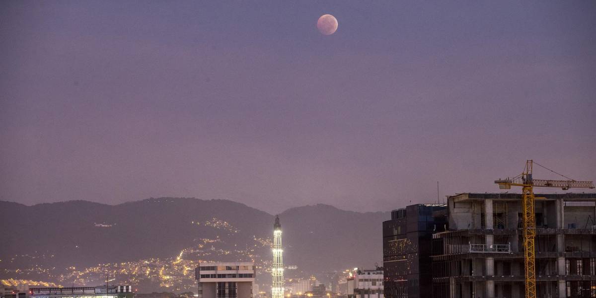 Eclipse lunar fue captado desde varias ciudades del mundo
