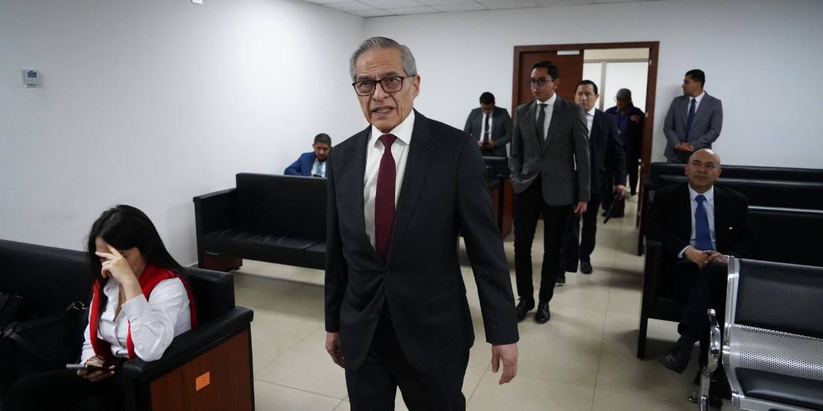 Fernando Muñoz, exjuez del TCE, es sancionado con USD 11 750 por una acción de queja presentada por Daniel Noboa