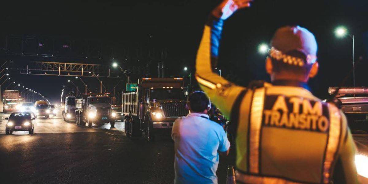 Guayaquil se blinda ante el paro: volquetas permanecen en cinco puntos de acceso a la ciudad