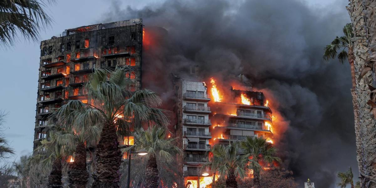 España: al menos siete heridos por el voraz incendio en un edificio de Valencia