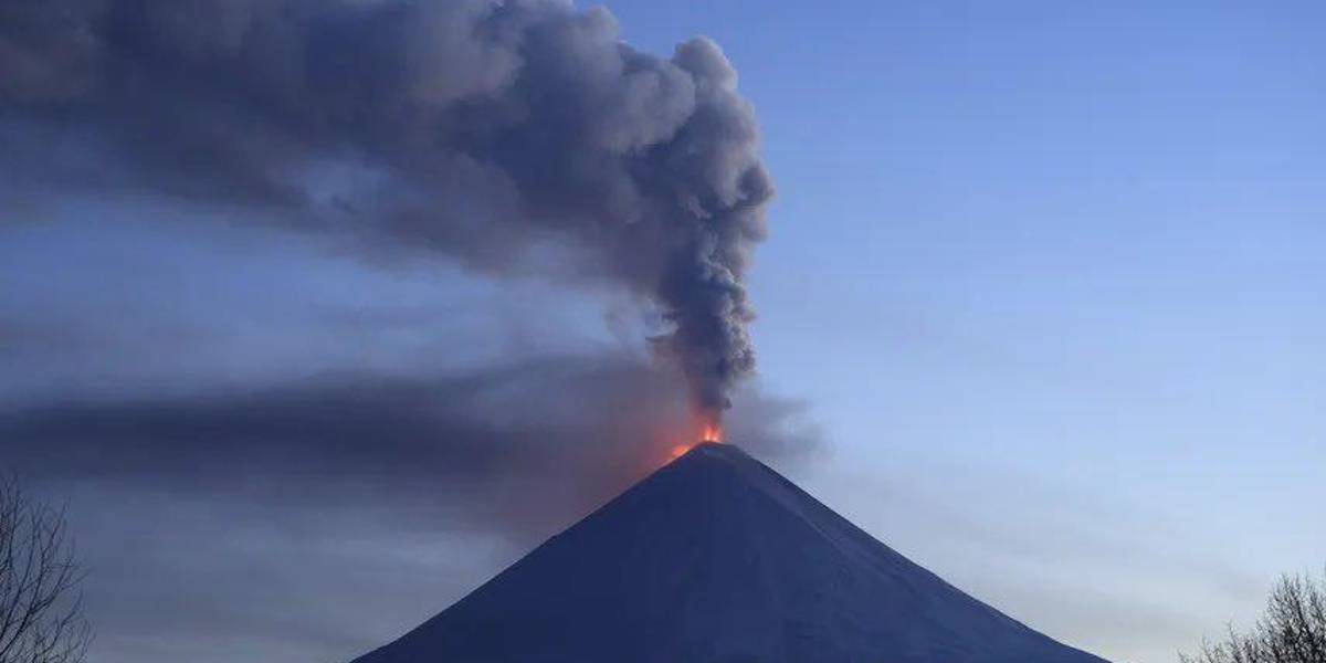 Volcán en Rusia entra en erupción luego del terremoto y tras 500 años de inactividad