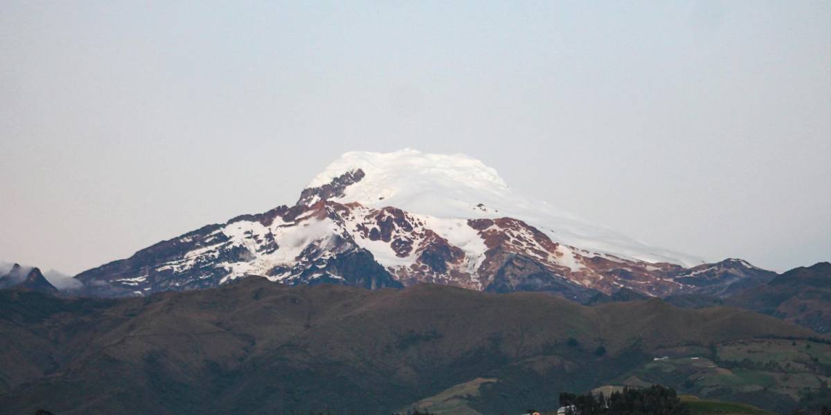 El ascenso a la cumbre del nevado Cayambe estará permitido solo con autorización