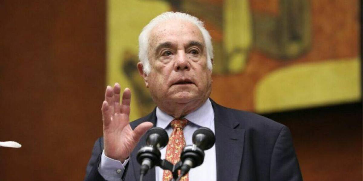 Fernando Santos Alvite, exministro de Energía, fue censurado por la Asamblea Nacional