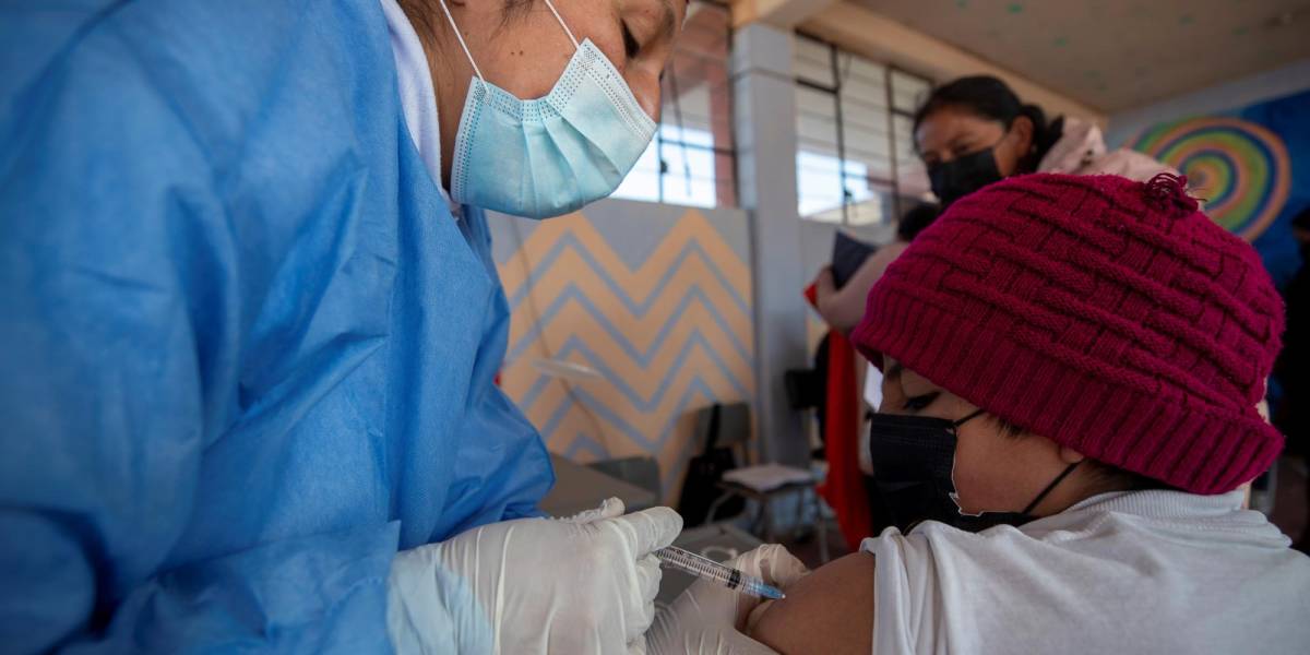 Casos confirmados de COVID- 19 continúan a la baja en Ecuador