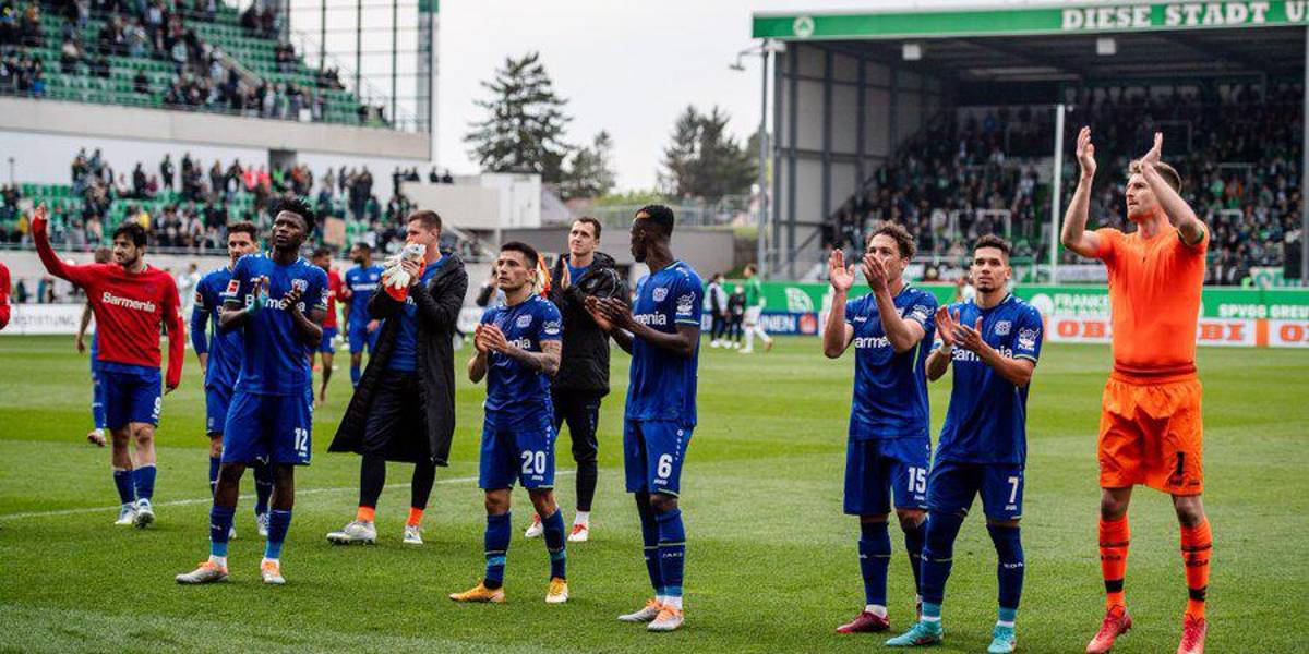 Bayer Leverkusen goleó 4-1 en la Liga Alemana sin Piero Hincapié