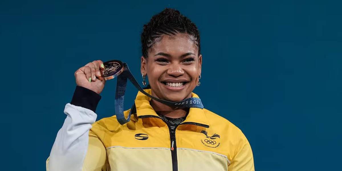 La pesista Angie Palacios anunció que ya es mamá